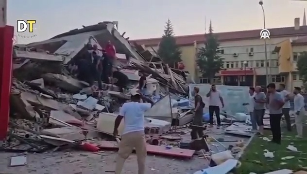 След силно земетресение: Един загинал и десетки ранени в Турция 