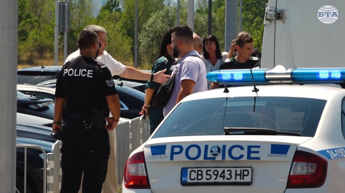 Като на кино: Мъж опита да задигне бус със стока от софийското летище