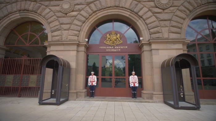 Радев отговори на критиките: \"Властта създава скандали за да скрие безпомощността си\" 