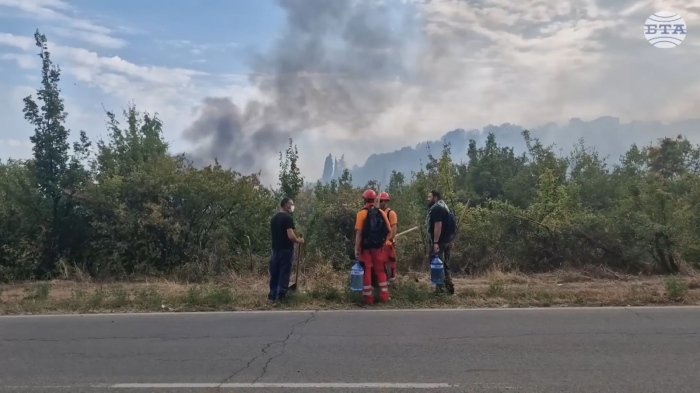 Пожар в Стара Загора: Работа с флекс подпали 15 къщи и дървета
