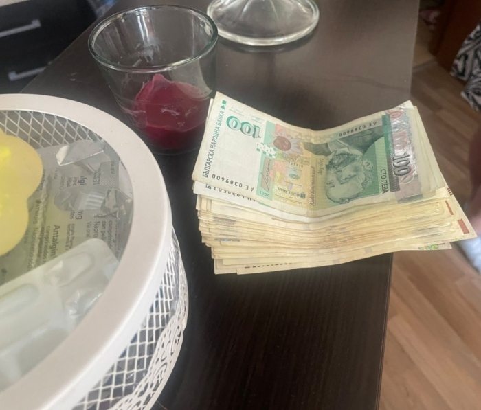 Задържаха двама за участие в схеми за телефонни измами