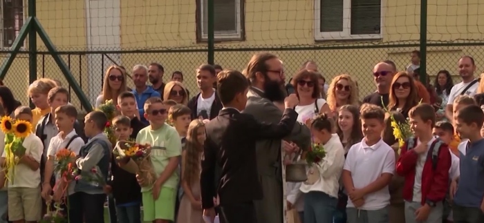 Смирение на първия учебен ден: Политиците поздравиха ученици и учители 