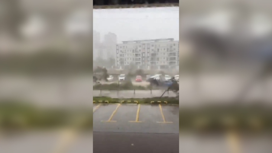 Над 400 хил. евакуирани заради мощна буря на Филипините 