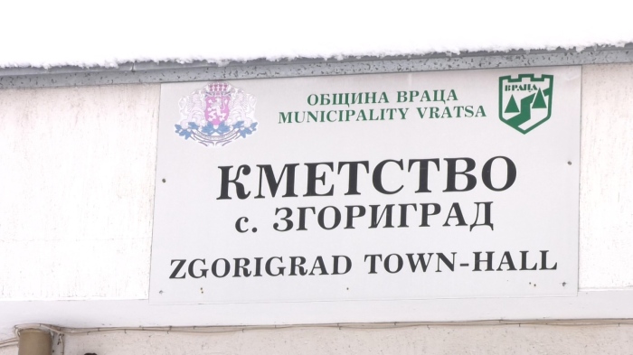 Проблеми заради снега и във Враца: Две населени места са без ток - екипи премахват паднали дървета