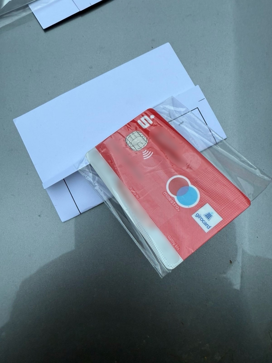 Разкриха кражба на банкова карта от която били извършени неправомерни транзакции на стойност близо 3 хиляди евро