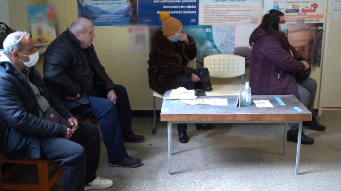 МЗ няма да предлага вдигане на здравната вноска