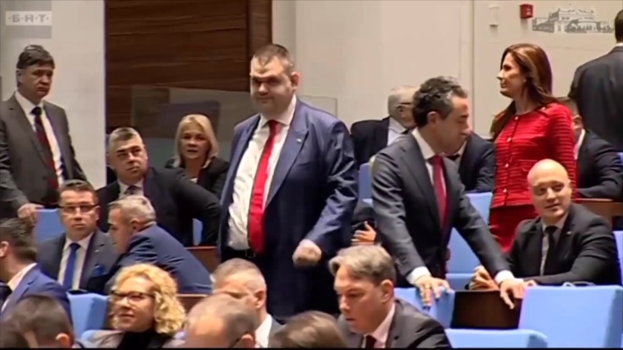 Каква е формулата на властта?: Премиерът преговаря за ново парламентарно мнозинство