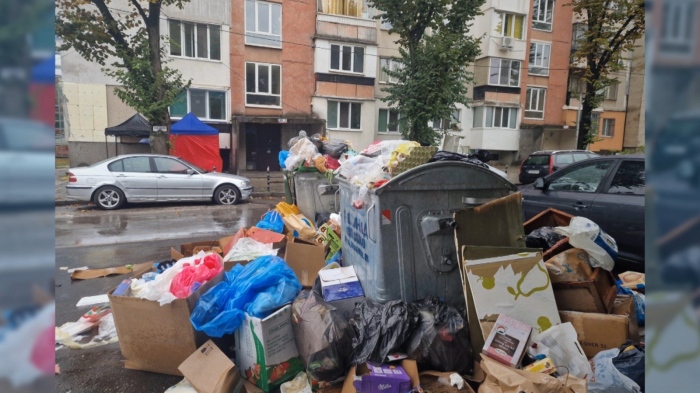 Кризата с боклука в София: На 80% е възстановено сметосъбирането 