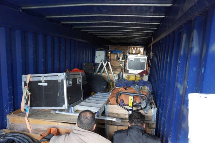 Задържаха 17 мигранти укрити в камион на ГКПП \