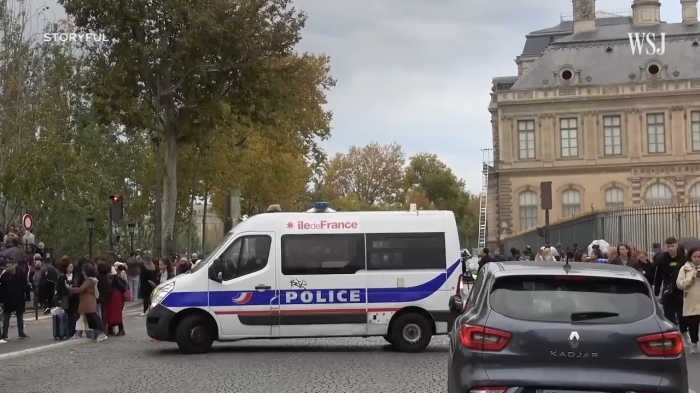 След обира в Лувъра: Задържаха двама за посегателството 