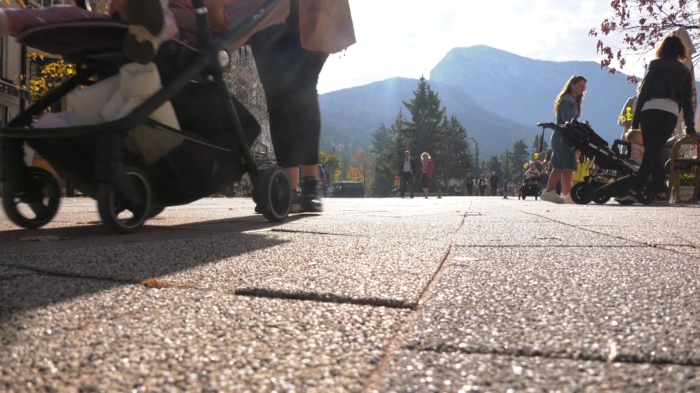 Вдигат майчинството през втората година: За какво ще стигнат 900 лв., вместо 780 лв.