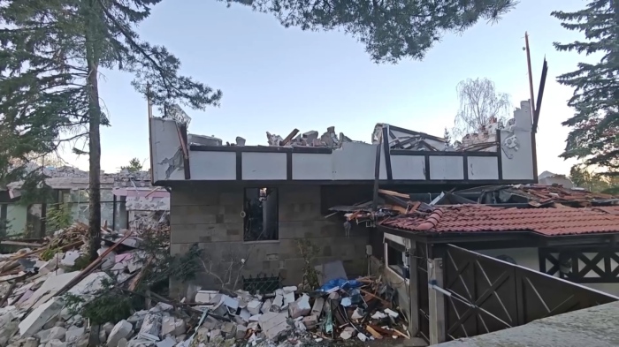 Събориха \"Боянските сараи\" на Ахмед Доган