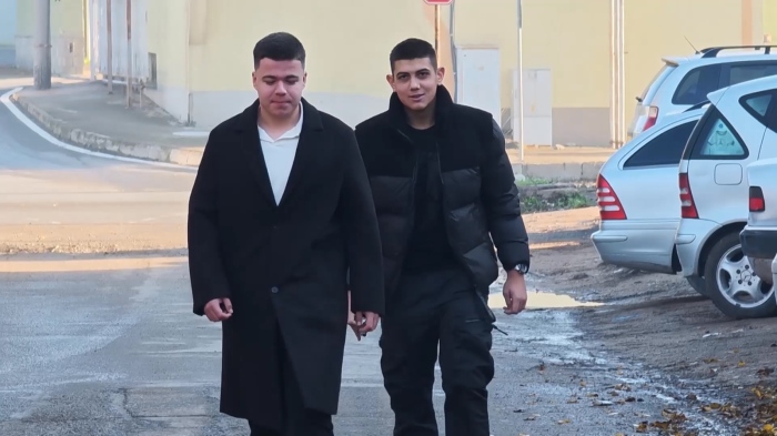 Момчета за пример: Дванайсетокласници намериха 5 000 лв. - върнаха ги на собственика 