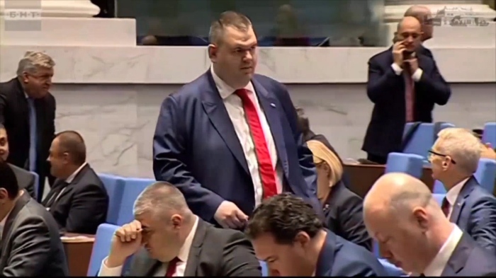 И кметовете на ДПС-НН последваха депутатите: Даряват декемврийските си заплати за коледни добавки