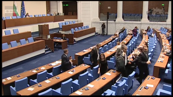 Заради отказ да се гласува референдума за лева \