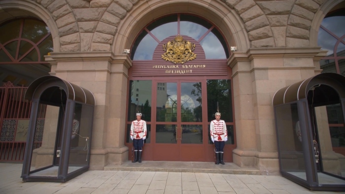 Държавният глава за план-сметката: \