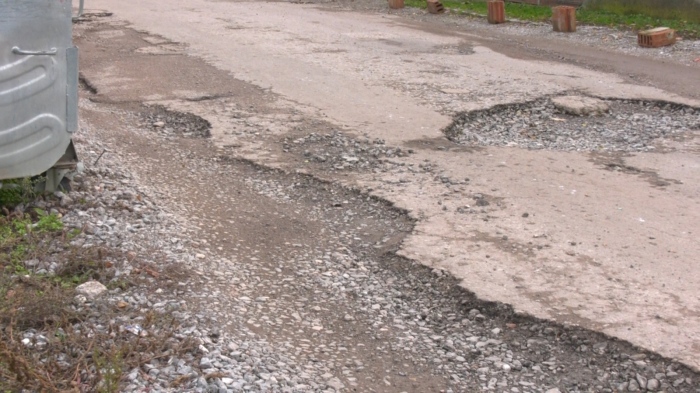 Опасен пътен участък при село Веслец: Хората настояват за спешен ремонт  