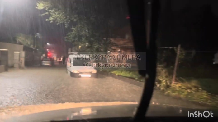 Сериозни наводнения в Западна Гърция: Съобщава се за свлачища и паднали дървета на пътя 