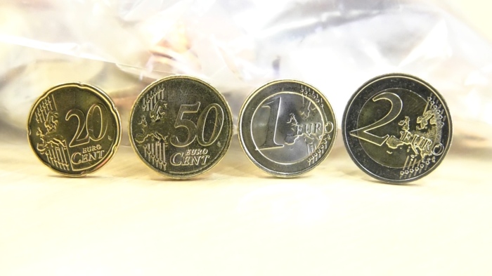 Търговците се подготвят за еврото: Банките вече снабдяват фирмите с новата валута