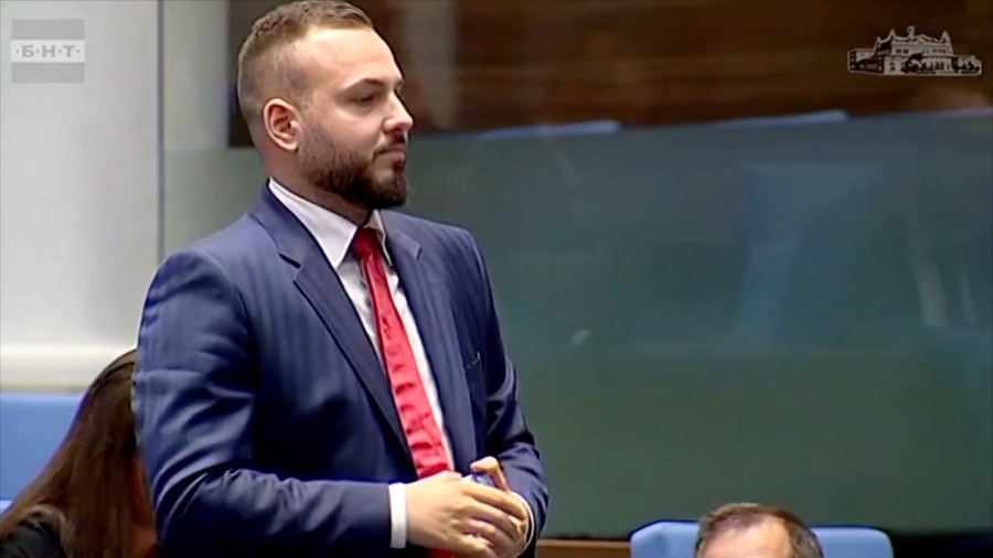 След двучасови дебати: Парламентът отхвърли искането за референдум