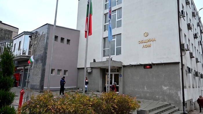 С 35 млн. лв дадени от Европа: Лом ремонтира пътища, улици и тротоари