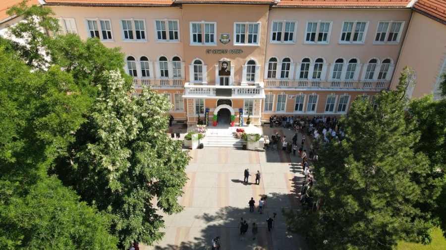 Средно училище  „Христо Ботев“ с Еразъм акредитация: стажове и професионална практика за учениците в чужбина