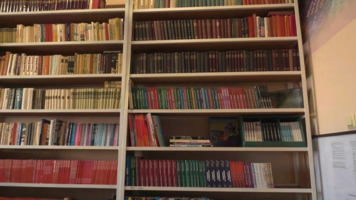 Обновиха библиотеката в СУ \"Хр. Ботев\" - Враца: Единадесетокласник дари над 90 книги 