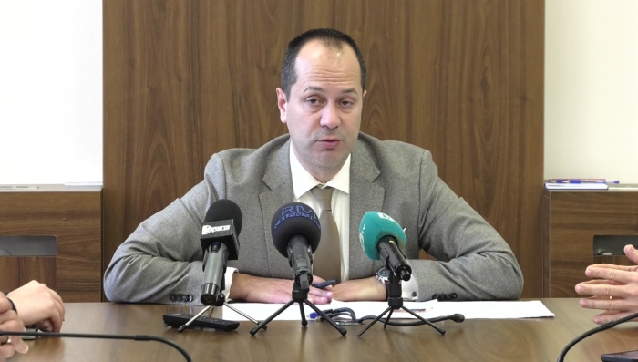 Запор на сметките на МБАЛ Враца? - Калин Каменов: \"Нямам такива правомощия\"