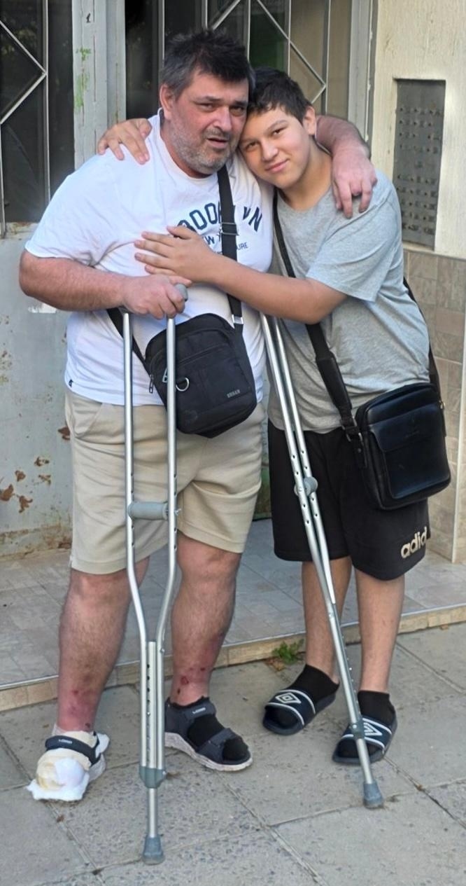 Тежко болен самотен баща с ампутиран крак и синът му имат спешна нужда от помощ