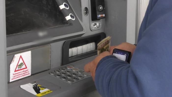 Министър Гуцанов увери: Личните асистенти ще получат заплати още днес