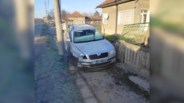 На косъм от нова трагедия: Кола се вряза в ограда на къща в Монтанско 