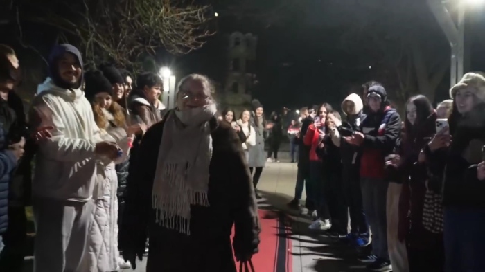 Покана на червения килим: Абитуриенти към директора на ПГ \