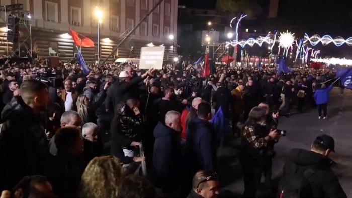 Антиправителствен протест в Албания заради обвинения в корупция 