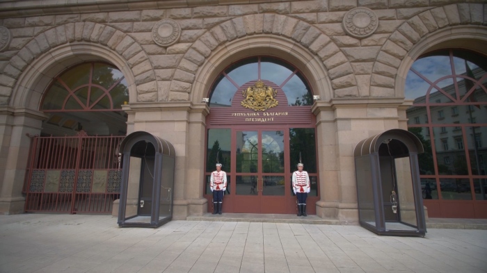 Първият проучвателен мандат: Кога президентът Радев ще го връчи?