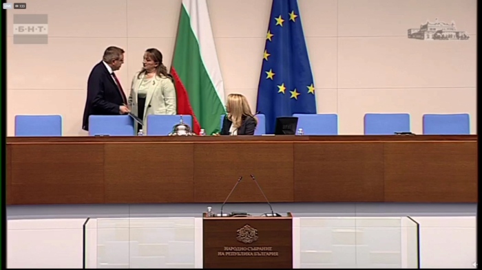 Депутатски командировки за над 749 хил. лв. -  близо 378 хил. лв. са за самолетните билети