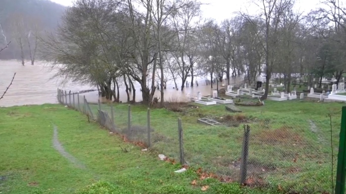 Остава бедственото положение в Крумовград: Децата се върнаха в клас от днес 