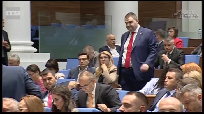 Заради кризата с боклука в София: Пеевски сезира МОСВ и РИОСВ - иска оставката на Терзиев 