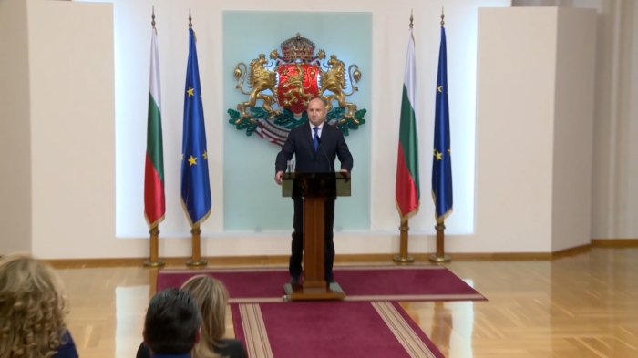 Реакции след оставката на президента: Управляващите пазят мълчание след обръщението на Радев