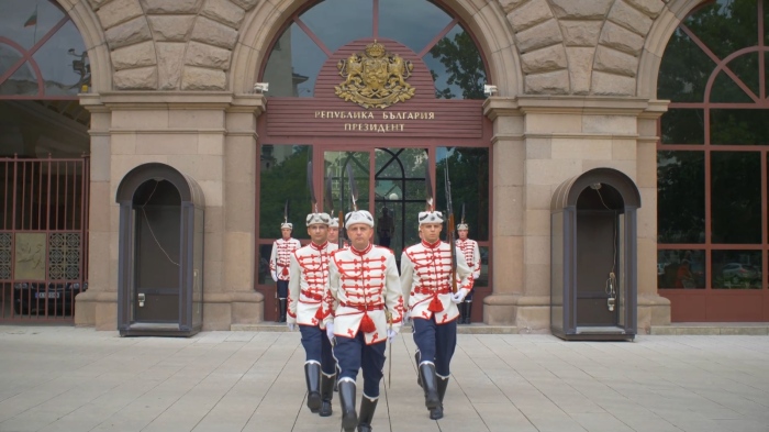 Безпрецедентна ситуация: Президентът подaде оставка пред КС