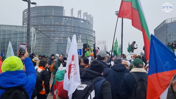 Протест пред ЕП в Страсбург: Фермери излязоха с трактори срещу споразумението Меркосур