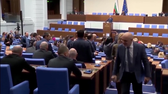 След поредната липса на кворум: Остри критики и обвинения в кулоарите на НС