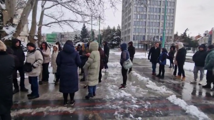 След побоя във Видинска дискотека: Десетки протестираха пред нощния клуб 