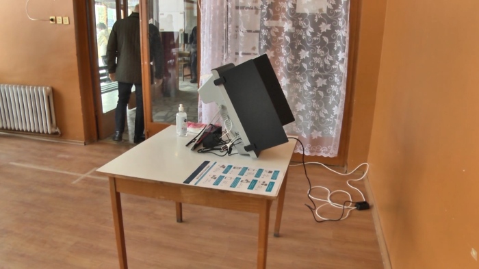 Заради ограничените секции извън ЕС: АПС и ДБ призоваха Йотова да наложи вето на промените в ИК