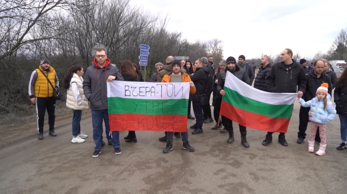 Срещу войната по пътищата: Протест отново затвори пътят за Дунав мост 2 