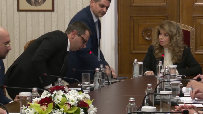 Край на консултациите: Йотова обявява служебен премиер в следващите дни