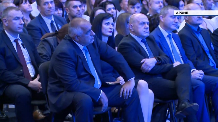 Слухове за разцепление в ГЕРБ: Партията отрече оставка на Делян Добрев