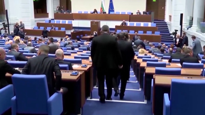 Трус в АПС? Депутат от формацията напусна групата 