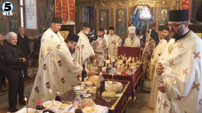 Година след трагедията в Кочани: Близките на загиналите направиха нощно бдение 