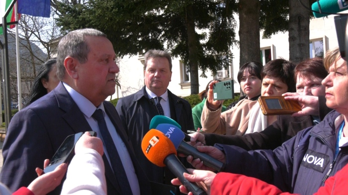 Срещу контролирания вот: Министър Адемов посети Враца