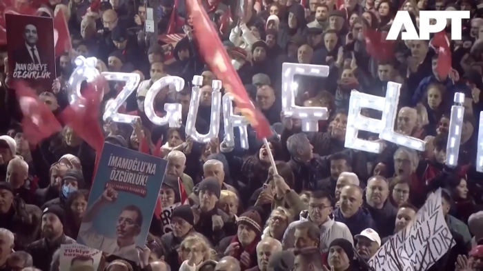 Мащабни протести в Турция: Хиляди излязоха в Истанбул заради арестуван кмет 